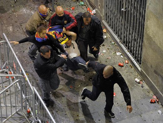 VIDEO / Fanii Barcelonei au facut PRAPAD in oras! Cum au sarbatorit fanii in centrul Madridului:_4