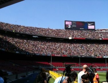 VIDEO Nebunie pe Camp Nou! 25.000 de oameni au venit sa-l vada pe David Villa!_15