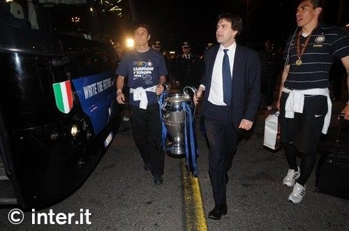 VIDEO / Jucatorii lui Inter sunt EROI la Milano! Vezi cum au fost primiti pe San Siro:_37