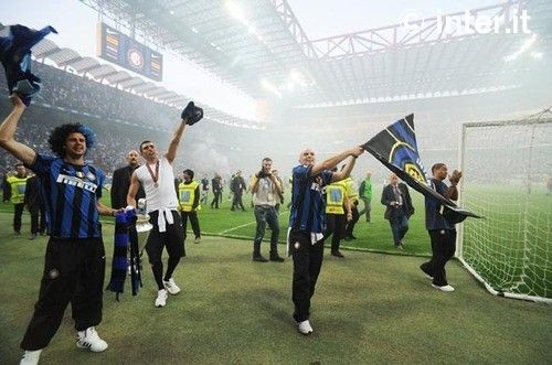 VIDEO / Jucatorii lui Inter sunt EROI la Milano! Vezi cum au fost primiti pe San Siro:_46