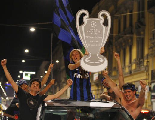 VIDEO / Jucatorii lui Inter sunt EROI la Milano! Vezi cum au fost primiti pe San Siro:_12