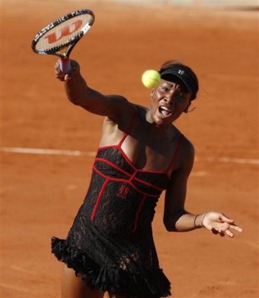 Scandalul Venus fara chiloti revine: a purtat la Roland Garros o rochie prin care i se vedeau SANII!_5