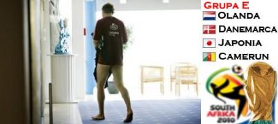 FOTO! Ce mai-danez :) Bendtner umbla in fundul gol prin hotelul nationalei