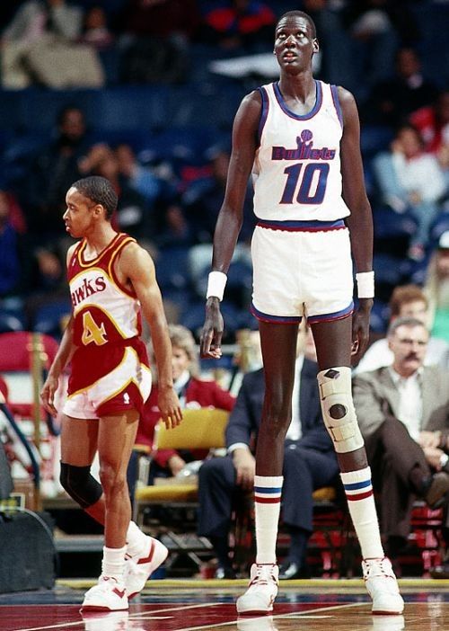 Cel mai inalt jucator din istoria NBA! Are 231 cm, cat Ghita Muresan! FOTO:_13