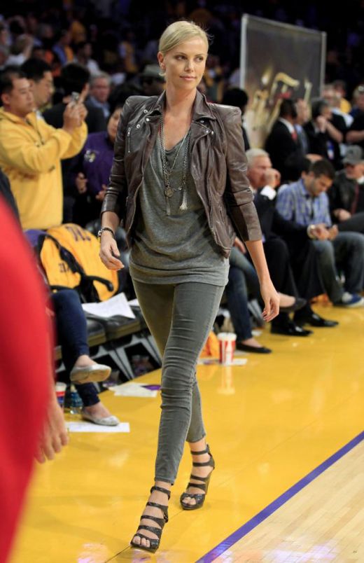 Charlize Theron in tribuna la finala: Lakers a castigat primul meci al finalei NBA: 102-89 cu Boston Celtics! VIDEO_2