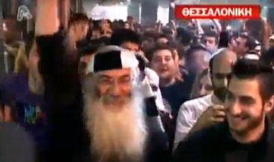 Preotul ULTRAS al lui PAOK Salonic a fost pedepsit de Biserica pentru huliganism! VIDEO_2