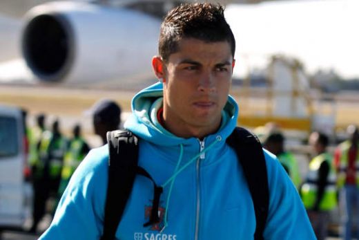 FOTO si VIDEO: Au venit cu totii sa-l vada pe Ronaldo! Nebunie la antrenamentul Portugaliei!_15