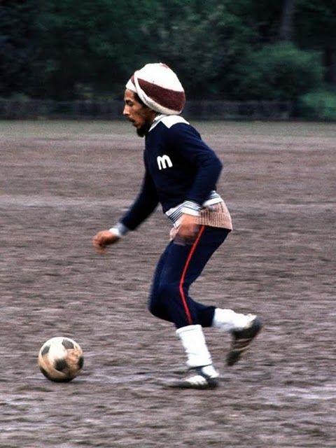 FOTO: SUPER imagini cu Bob Marley la fotbal!_10