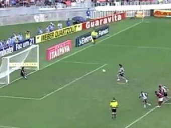 VIDEO / L-a copiat pe Zidane! Vezi cel mai LOCO penalty: