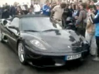 VIDEO / Mamadou Niang a pocnit un fan pentru ca a indraznit sa-i atinga Ferrariul!
