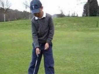 VIDEO La 8 ani il sfideaza pe Tiger Woods! Vezi ce poate un pusti coreean!