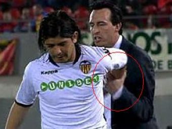 VIDEO Scandal incredibil la Valencia! Un jucator si-a bruscat antrenorul pentru ca a fost schimbat!