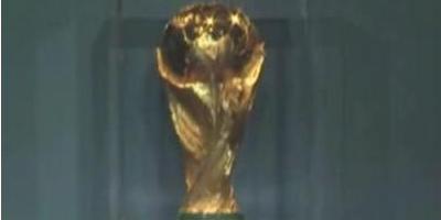 VIDEO: Primul dinamovist care a incercat sa puna mana pe Cupa Mondiala!