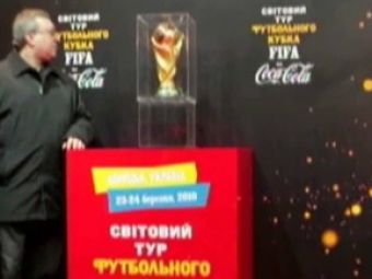 Cupa Mondiala a ajuns in Ucraina la Mircea Lucescu: &quot;E ca si cand ai admira-o pe Mona Lisa&quot;
