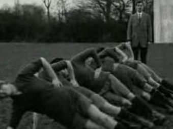 VIDEO FANTASTIC! Vezi cum jucau femeile fotbal in 1921!