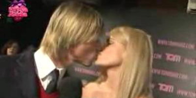 VIDEO Guti arata ca nu este GAY: a sarutat cu foc un fotomodel!