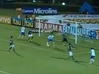 VIDEO! Un gol cu CALCAIUL pe care doar in Brazilia l-ai putea vedea! Bate golul lui Seedorf cu United?