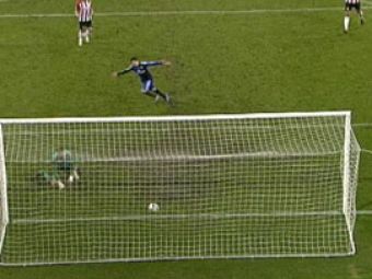 VIDEO&nbsp;A tras ca Roberto Carlos! Vezi super golul lui Dzsudzsak de la PSV!