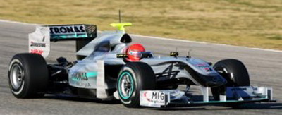 Schumacher, la primele tururi cu monopostul Mercedes, asistat de medicul sau si de fizioterapeut!