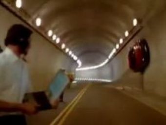 VIDEO Schumacher, gata de revenire! Vezi cum survoleaza tavanul unui tunel!