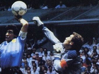 &quot;Golul a fost marcat putin cu capul de Maradona si putin cu mana lui Dumnezeu!&quot;&nbsp;Cele mai tari Fraze de la Mondial!