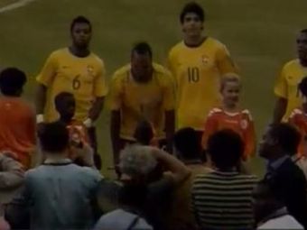 VIDEO! Un copil de mingi TANZANIAN a vrut sa-i traga o palma peste ochi lui Luis Fabiano :))