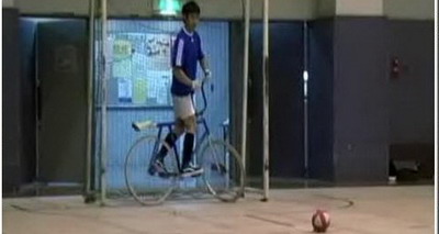 VIDEO Bicicleta lui Ronaldo e istorie! Fotbalul PE bicicleta e acum la moda!