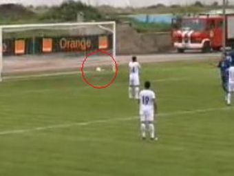 I-a furat mingea din maini propriului portar si a dat gol :))&nbsp;VIDEO: