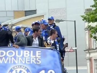 VIDEO / Un fan i-a aruncat lui Terry... o bere! Vezi ce reactie a avut capitanul lui Chelsea :)))