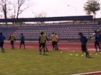 VIDEO Steaua s-a antrenat alaturi de fani la Valcea! Cum ii pregateste Stoichita pentru Alba Iulia!