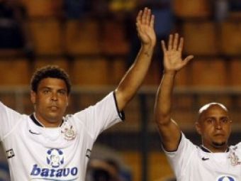 VIDEO! Roberto Carlos, debut cu probleme la Corinthians! Era sa distruga o banca de rezerve! :)