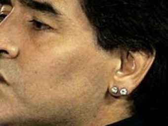 O femeie a dat 25.000 de euro pe cercelul lui Maradona!