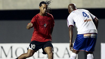 VIDEO / Brazilia pregateste un atac SAMBA! Fiul lui Romario l-a inlocuit pe Ronaldinho!