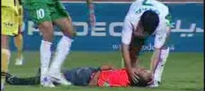VIDEO! Un arbitru marocan a ramas LAT pe teren dupa ce a fost izbit de o minge in cap
