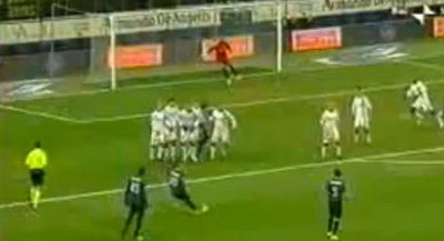 VEZI&nbsp;cum se bate PERFECT o lovitura libera! Super gol Sneijder!&nbsp;VIDEO: