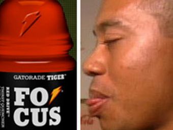 Imaginea lui Tiger Woods la pamant! Pepsi ii retrage bautura!