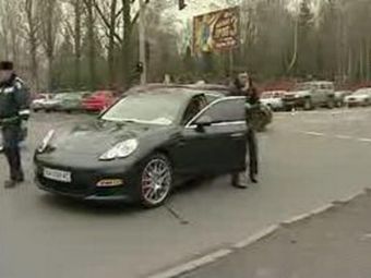 VIDEO Cum&nbsp;si-a busit Shevcenko masina&nbsp; - un Porsche Panamera Turbo!