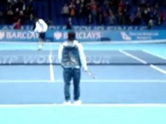 VIDEO / Carlos Tevez este cel mai PROST jucator de tenis din lume! :)