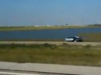 VIDEO&nbsp;Cum a&nbsp;ajuns un Bugatti Veyron in lac dupa ce soferul s-a speriat de un pelican!
