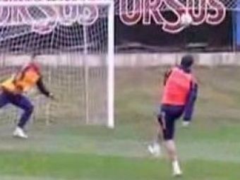 VIDEO / Lucescu nu a uitat fotbal: a dat gol de la centrul terenului!
