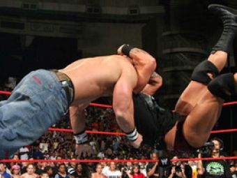 ACUM: vezi ce-ai ratat vineri la RAW - Cena &amp; Orton vs Legacy