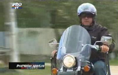 Pilotul Adrian Iovan, la mansa motocicletei si la cea a masinii personale!