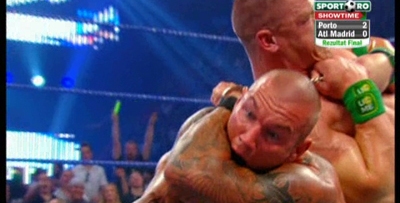 Legat cu catuse, batut si insangerat, dar campion! John Cena castiga la Breaking Point!
