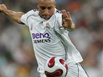 Florentino Perez il transfera pe Roberto Carlos la Real!