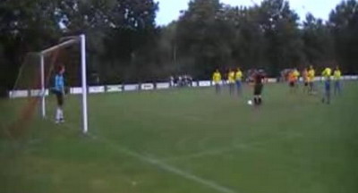 VIDEO / Ai mai vazut vreodata un penalty batut atat de prost?