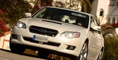 Pilotul Dan Girtofan testeaza ca la raliu o masina business: Subaru Legacy!