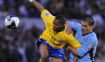 VIDEO / Alvaro Pereira nu a avut nicio sansa in fata lui Kaka si Alves! Uruguay 0-4 Brazilia!