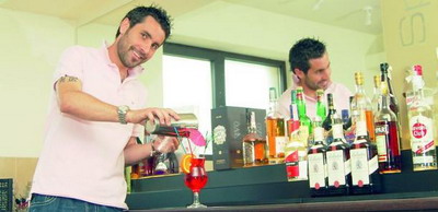 Neaga s-a specializat in cocktailuri - si-a deschis restaurant de 1.5 milioane de euro!