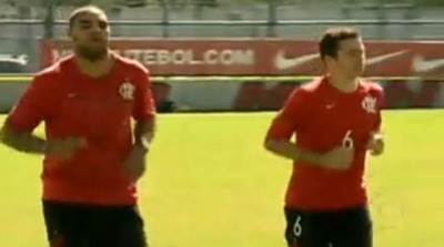 VIDEO:&nbsp;Adriano si-a convins un coechipier sa revina la antrenament!&nbsp;VEZI&nbsp;CUM: