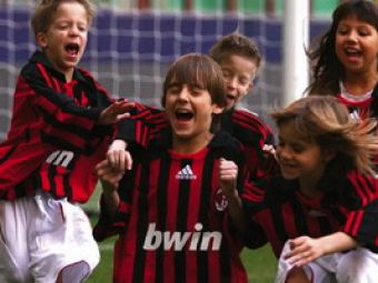 Banca Intesa Sanpaolo ii ajuta pe copiii din Romania sa ajunga la AC Milan!